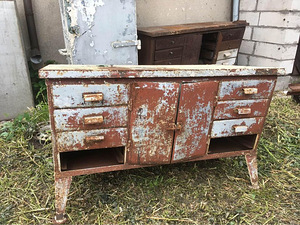Металлический верстак (1 фото из 2)