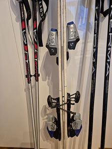 Rossignol mäesuusad 160cm + suusakepid 120 ja 125cm (2 foto / 5)