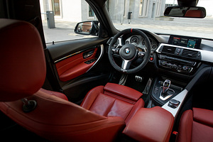 BMW 335 XDrive LCI M-pakett 3.5 R6 230kW (15 foto / 15)