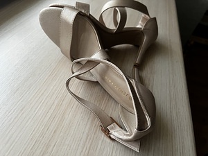 Naiste Kõrgepeenike kontsaga kingad (2 foto / 6)
