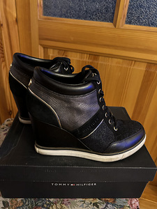 Tommy Hilfiger40 (1 фото из 3)