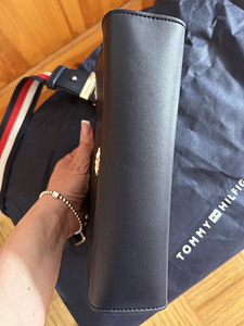 Tommy Hilfiger (3 фото из 3)