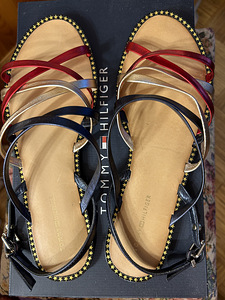 Tommy Hilfiger 41 (1 foto / 4)