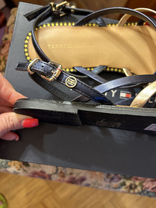 Tommy Hilfiger 41 (4 foto / 4)