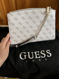 Guess (3 фото из 3)