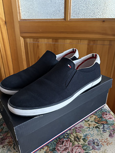 Tommy Hilfiger 45 (1 foto / 3)