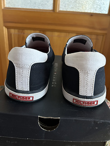 Tommy Hilfiger 45 (2 foto / 3)