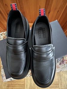Tommy Hilfiger 41 (2 фото из 3)