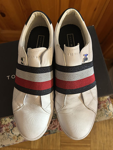 Tommy Hilfiger 40 (2 фото из 3)