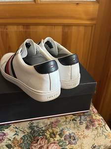 Tommy Hilfiger 40 (3 фото из 3)