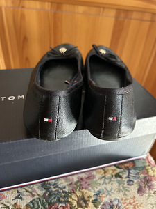 Tommy Hilfiger 40 (2 foto / 3)