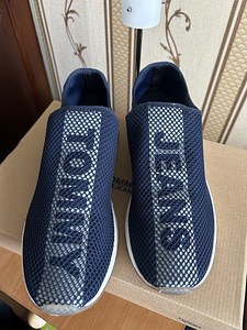Tommy Hilfiger 45 (2 фото из 3)