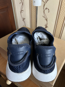 Tommy Hilfiger 45 (3 фото из 3)