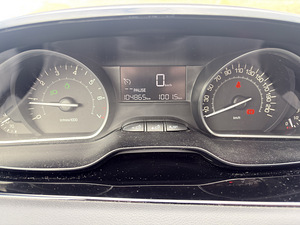 Продается PEUGEOT 208 2016 года бензин механика 60 кВт (6 фото из 7)