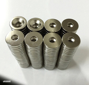 Самый мощный магнит N52 12x3mm 4mm (2 фото из 2)