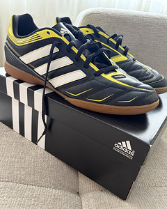 Uued Adidas jalgpallisaapad (1 foto / 3)