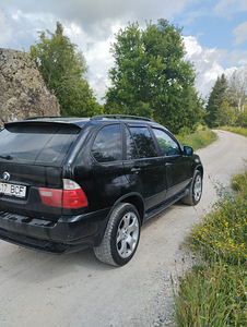 BMW x5 3.0i (3 foto / 5)