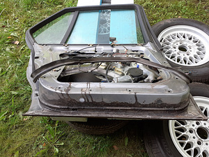 BMW E32 tagumised uksed (4 foto / 6)
