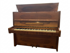 Pianiino “Riga” Пианино «Рига» (1 фото из 3)