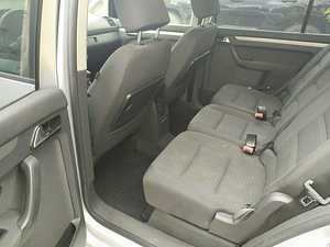 VW Touran 1,6 75kw Bensiin (8 foto / 9)