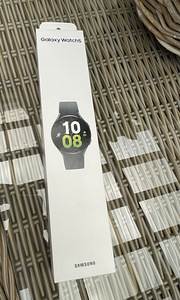 Новые часы Watch5 (1 фото из 3)
