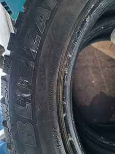 Bridgestone Blizzac 235/55/17 (3 foto / 3)