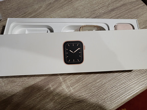 Apple Watch 5 series 44mm (2 foto / 3)