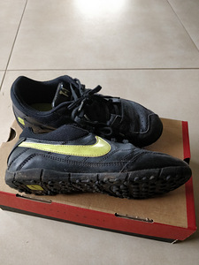 Обувь для футбола на искусственн.газоне размер 35