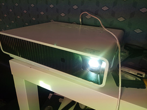 Casio XJ-M141 Laser/LED hübriid projektor, projektori ekraan (4 foto / 6)