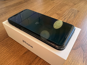 iPhone хр 64гб (1 фото из 9)