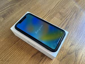 iPhone хр 64гб (9 фото из 9)