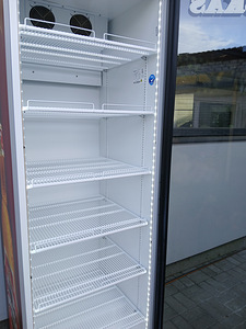 Холодильник (охлаждающий шкаф) Frigoglass MAX-700 с стеклянной дверью (10 фото из 10)