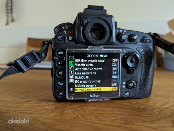 Nikon D800 kaamera kere koos mälukaartide ja kotiga (foto #1)
