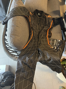 Racing suit (1 foto / 4)