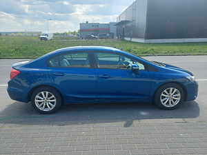 Honda Civic 1.8 МКПП Бенц 2012 (7 фото из 7)