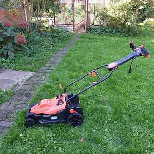 BLACK+DECKER juhtmega muruniiduk 1800W (2 foto / 2)