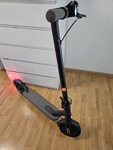 Xiaomi Mi Electric Scooter 1S (2 foto / 9)