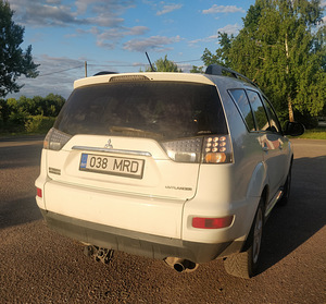 Mitsubishi Outlander (8 foto / 11)