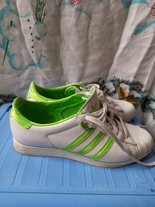 Кроссовки adidas (1 фото из 6)