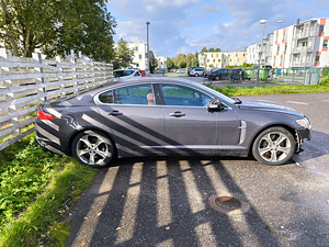 Легко аварийный Jaguar xf (3 фото из 4)