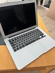 MacBook Air (13-inch,2017) LAT/RUS (1 foto / 8)