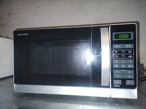 Grilliga mikrolaine SHARP R-642(in)w (1 foto / 3)