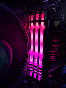 Kingston Fury Beast RGB DDR4 U-DIMM (4 фото из 5)