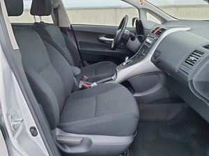 Toyota Auris Hybrid (6 foto / 12)