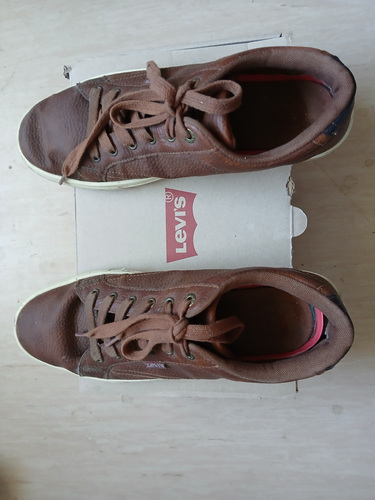 Levi’s tennised