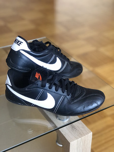 Nike кроссовки (1 фото из 2)