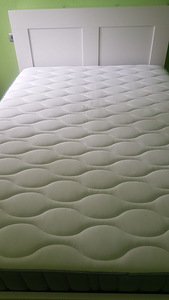 Peaaegu uus IKEA voodi + madrats (1 foto / 9)