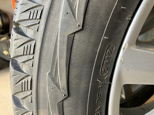 Зимние шипованные шины Hankook 255/55-18 (3 фото из 6)