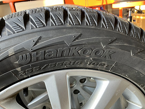 Зимние шипованные шины Hankook 255/55-18 (4 фото из 6)