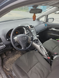 Toyota auris (3 foto / 5)